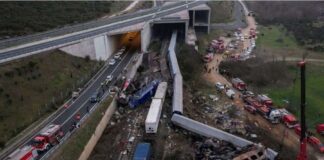 Δύο χρόνια μετά την τραγωδία στα Τέμπη, αρχίζει η δίκη. Στο εδώλιο 36 κατηγορούμενοι