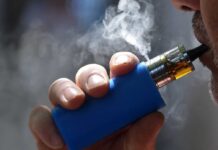 Ανησυχητική αύξηση ατμίσματος και καπνίσματος στους Έλληνες εφήβους. Ο ΠΟΥ προειδοποιεί για τους κινδύνους