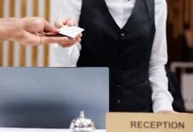 Κινητοποίηση των εποχικών εργαζομένων στον τουρισμό  επισιτισμό: «Φτάνει πια με τα ψίχουλα!»