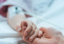 Κολόνα φωτισμού έπεσε σε 6χρονο παιδί – Διεκομίσθη στο Παπαγεωργίου