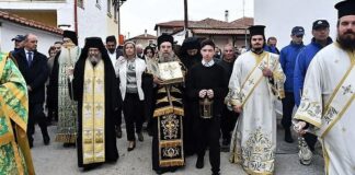 Από το Άγιο Όρος στα Πετροκέρασα το Τίμιο Ξύλο